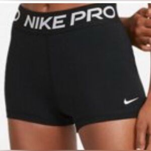 Nike Women 365 3” Shorts Mid rise, Black /White XS New With Tag